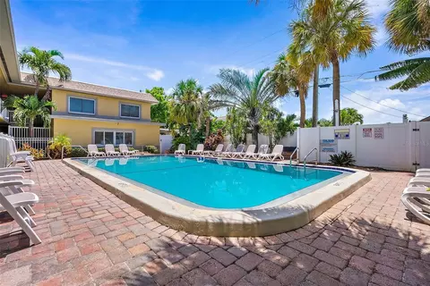 600 71st Ave #4, Saint Pete Beach, FL 33706