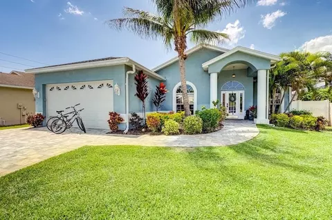 7832 Amber Ct, Seminole, FL 33772