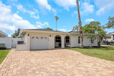 5024 Venetian Blvd NE, Saint Petersburg, FL 33703