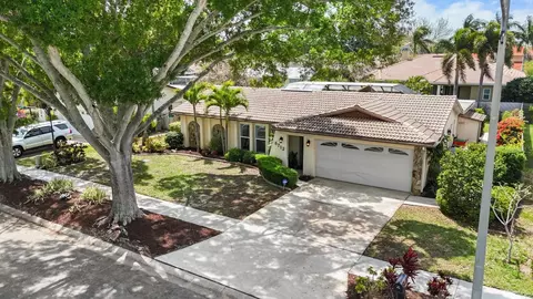 8712 Matthew St, Seminole, FL 33772