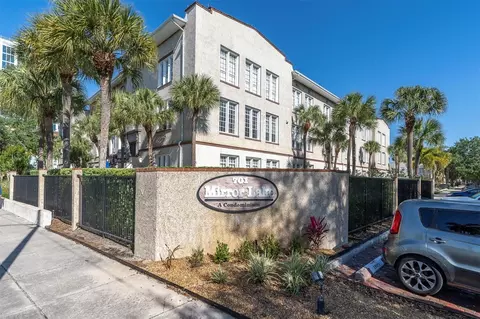 701 Mirror Lake Dr N #105, Saint Petersburg, FL 33701