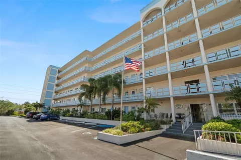 2850 59th St S #202, Gulfport, FL 33707
