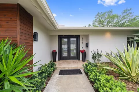 9002 St Andrews Dr, Seminole, FL 33777