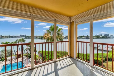 10301 Gulf Blvd #402, Treasure Island, FL 33706