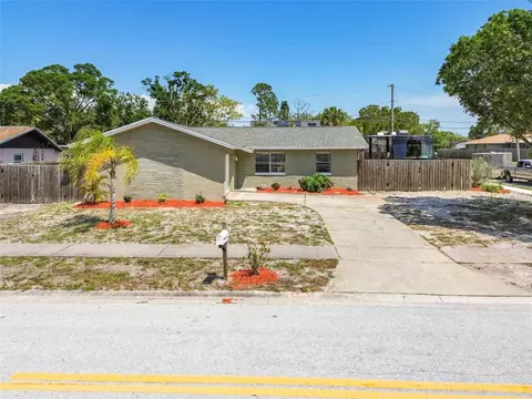 8213 129th St N, Seminole, FL 33776