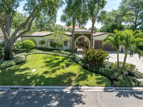 116 Bay Point Dr NE, Saint Petersburg, FL 33704