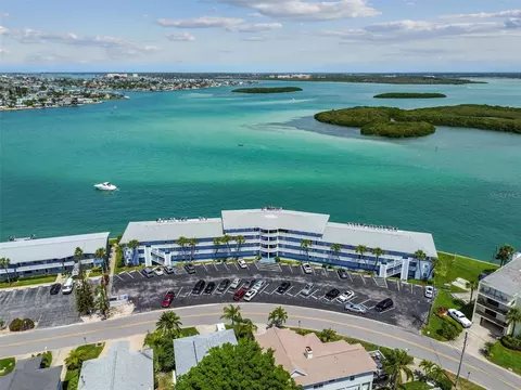 280 126th Ave #209, Treasure Island, FL 33706