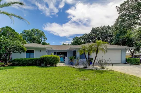 1293 Raleigh Ct, Tarpon Springs, FL 34689