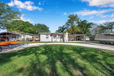 8462 Tobay Rd N, Saint Petersburg, FL 33702