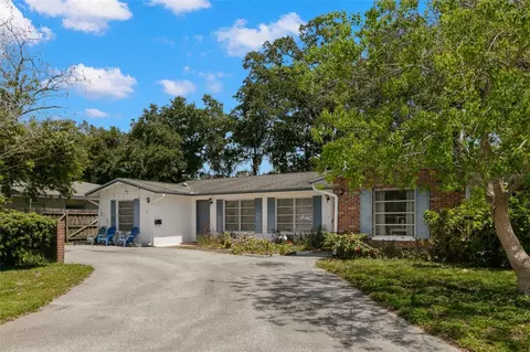 631 Heritage Ln, Largo, FL 33770