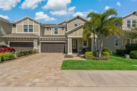 586 Ozona Village Dr, Palm Harbor, FL 34683