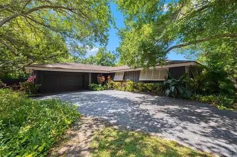 384 Lentz Rd, Belleair Bluffs, FL 33770