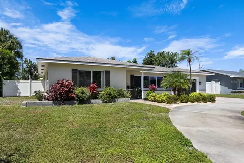 2325 S Shore Dr SE, Saint Petersburg, FL 33705
