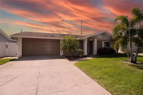 7428 124th St N, Seminole, FL 33772