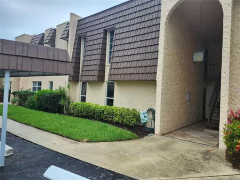 211 Aspen Cir #211, Seminole, FL 33777