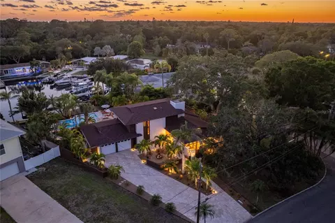 4701 Paradise Way S, Saint Petersburg, FL 33705