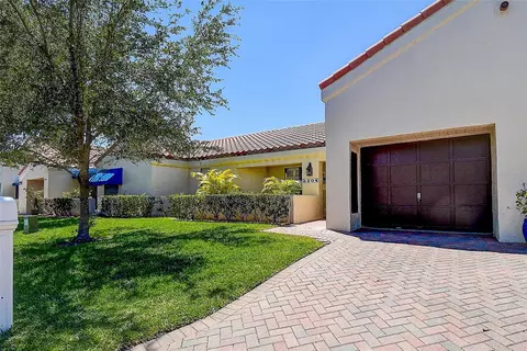 8804 40th Way N #7, Pinellas Park, FL 33782