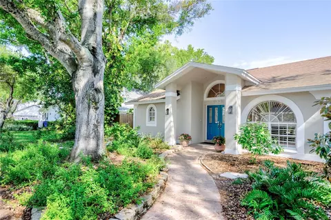 9001 Cypress Trl, Seminole, FL 33777