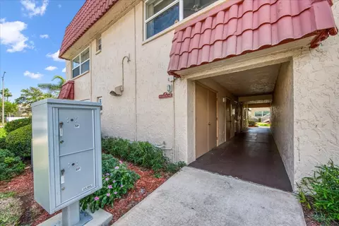 10034 64th Ave N #24, Saint Petersburg, FL 33708