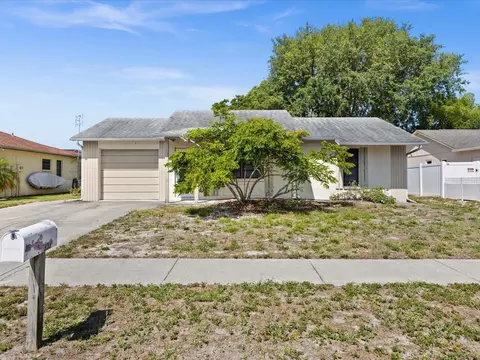 1333 Fuchsia Dr, Holiday, FL 34691