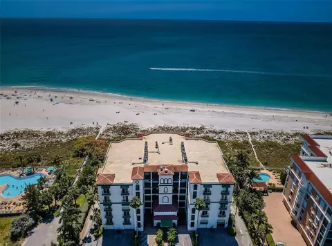 200 121st Ave #302, Treasure Island, FL 33706