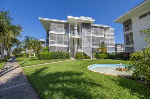 655 10th Ave NE #2, Saint Petersburg, FL 33701
