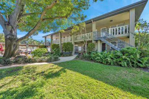 450 32nd Ave N #108W, Saint Petersburg, FL 33704
