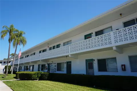 8405 112th St #205, Seminole, FL 33772