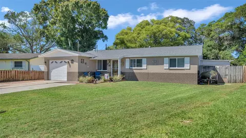 10834 111th St, Seminole, FL 33778
