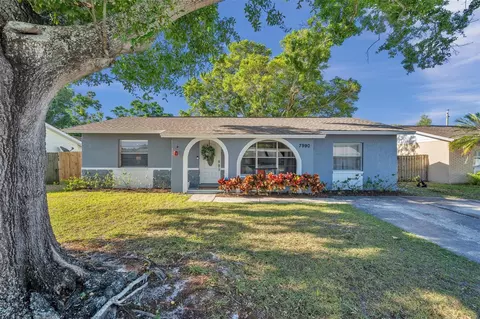 7990 Aberdeen Cir, Largo, FL 33773