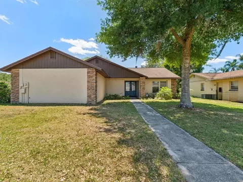 17637 Meadowbridge Dr, Lutz, FL 33549