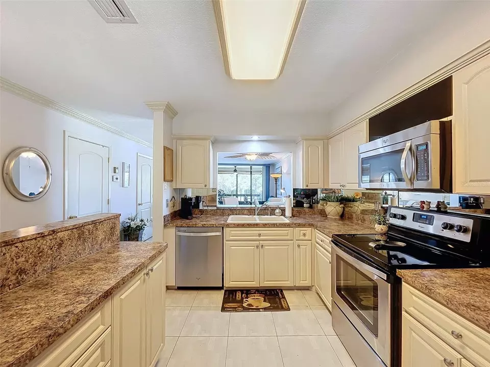 Kitchen - 1801 Mariner Dr #20, Tarpon Springs, FL 34689 photo 6 of 9