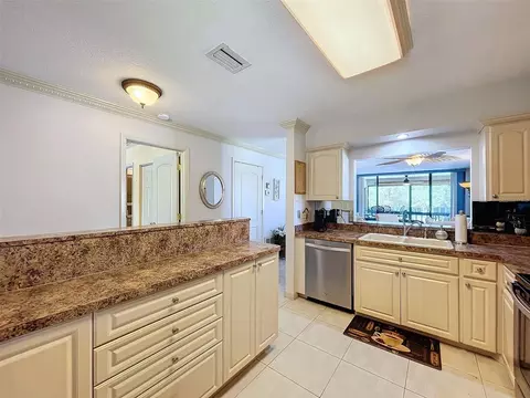 Bath - 1801 Mariner Dr #20, Tarpon Springs, FL 34689 photo 1 of 6