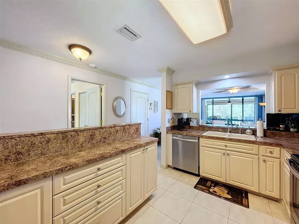 Bath - 1801 Mariner Dr #20, Tarpon Springs, FL 34689 photo 1 of 6