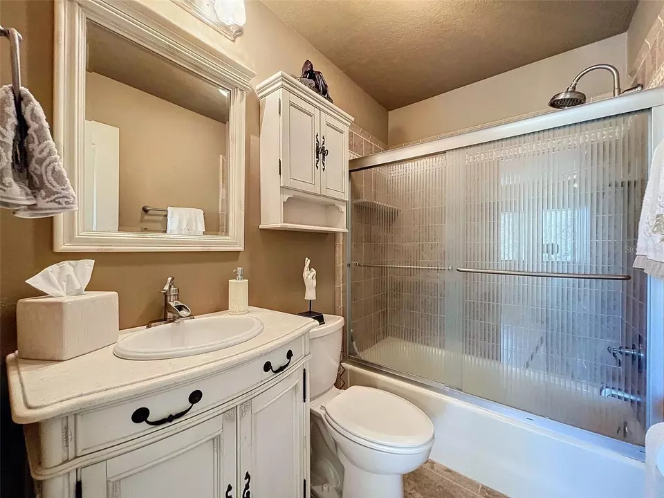 Bath - 1801 Mariner Dr #20, Tarpon Springs, FL 34689 photo 2 of 6