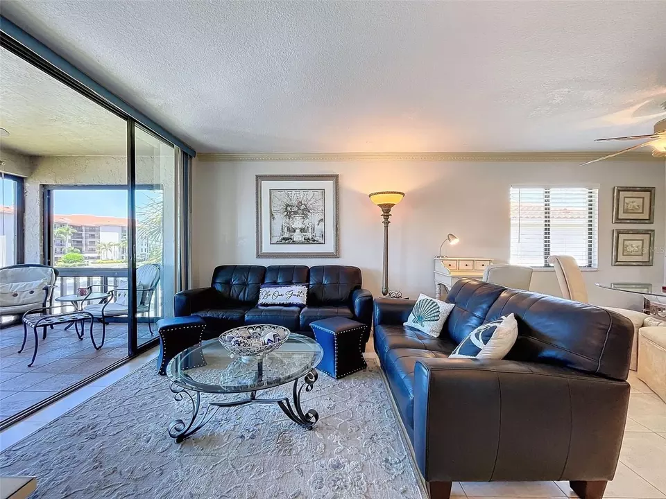 Living - 1801 Mariner Dr #20, Tarpon Springs, FL 34689 photo 4 of 8