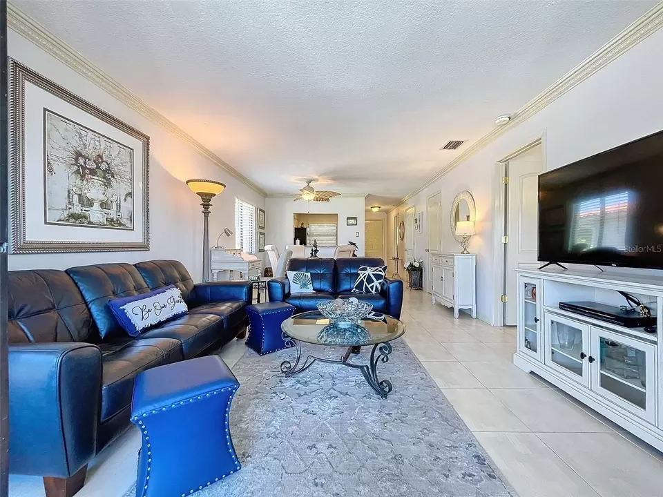 Living - 1801 Mariner Dr #20, Tarpon Springs, FL 34689 photo 5 of 8