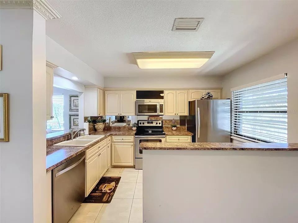 Kitchen - 1801 Mariner Dr #20, Tarpon Springs, FL 34689 photo 3 of 9