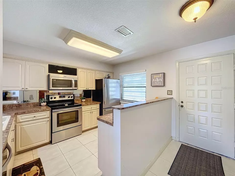 Kitchen - 1801 Mariner Dr #20, Tarpon Springs, FL 34689 photo 1 of 9