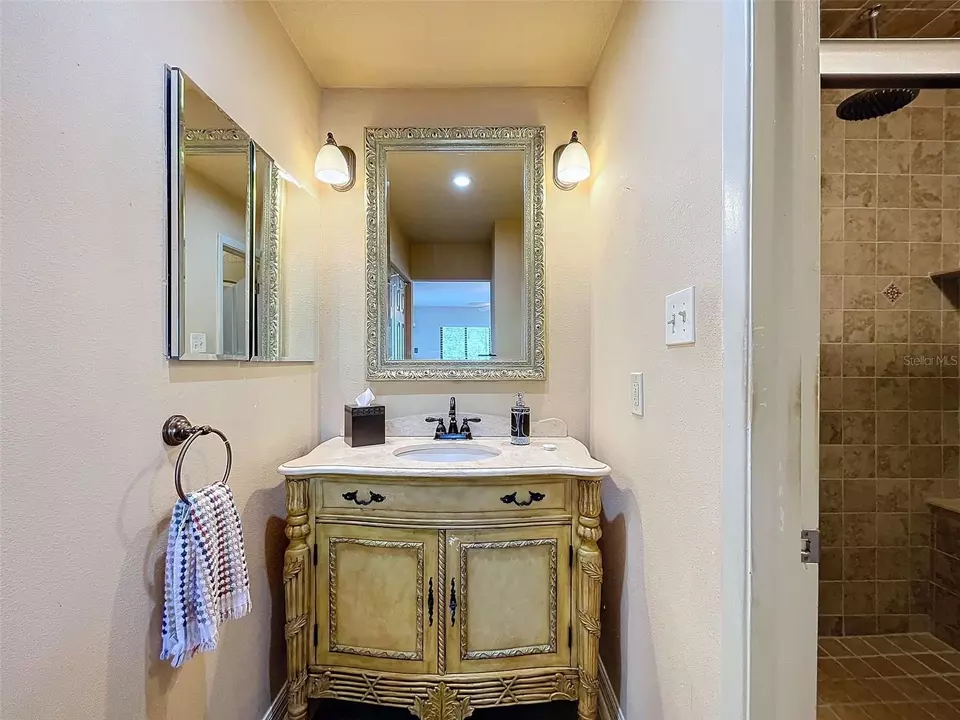 Bath - 1801 Mariner Dr #20, Tarpon Springs, FL 34689 photo 4 of 6