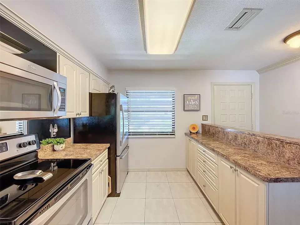 Kitchen - 1801 Mariner Dr #20, Tarpon Springs, FL 34689 photo 5 of 9