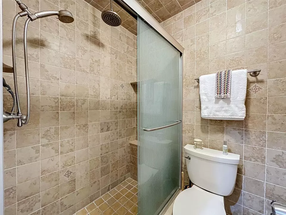 Bath - 1801 Mariner Dr #20, Tarpon Springs, FL 34689 photo 5 of 6