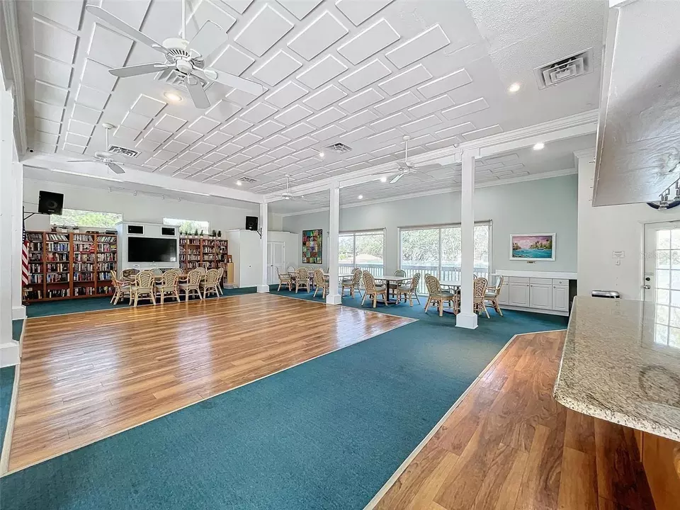 Living - 1801 Mariner Dr #20, Tarpon Springs, FL 34689 photo 7 of 8