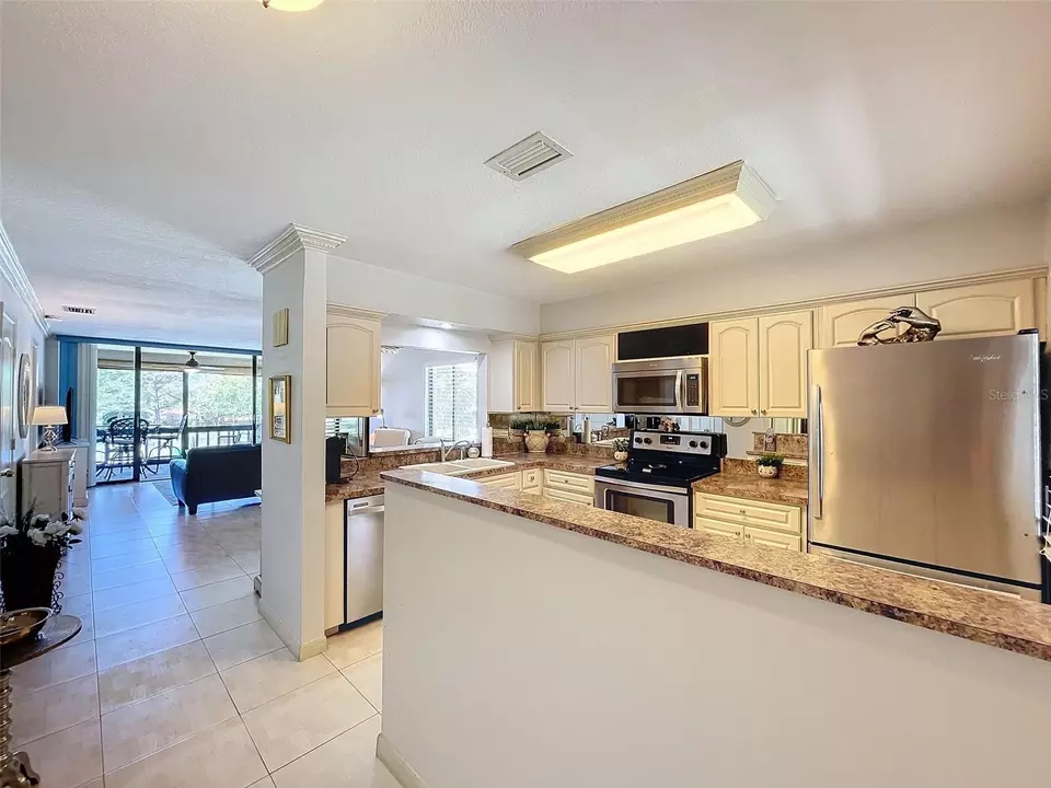 Kitchen - 1801 Mariner Dr #20, Tarpon Springs, FL 34689 photo 2 of 9