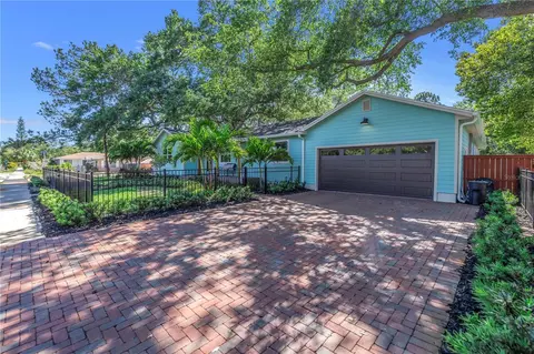 1861 55th St S, Gulfport, FL 33707