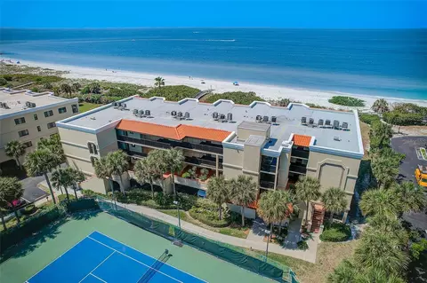 7564 Bayshore Dr #205, Treasure Island, FL 33706
