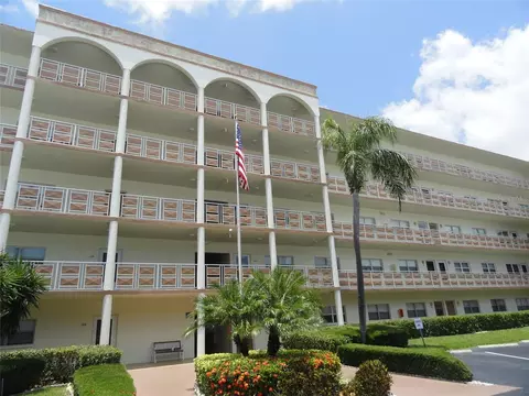 5603 80th St N #315, Saint Petersburg, FL 33709