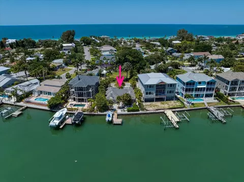 507 Harbor Dr, Belleair Beach, FL 33786