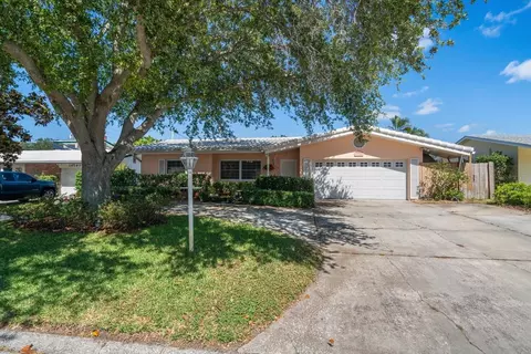 10145 Nassau Ct, Seminole, FL 33776