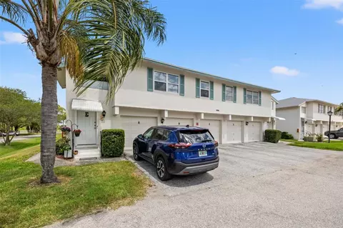 3285 40th Way S #E, Saint Petersburg, FL 33711